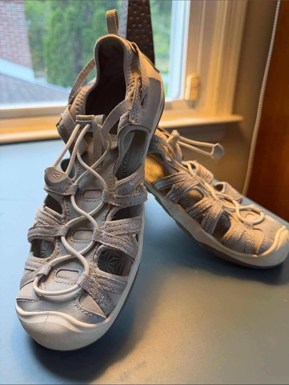 Keen Kids Moxie silver Closed-Toe Strappy Sandals